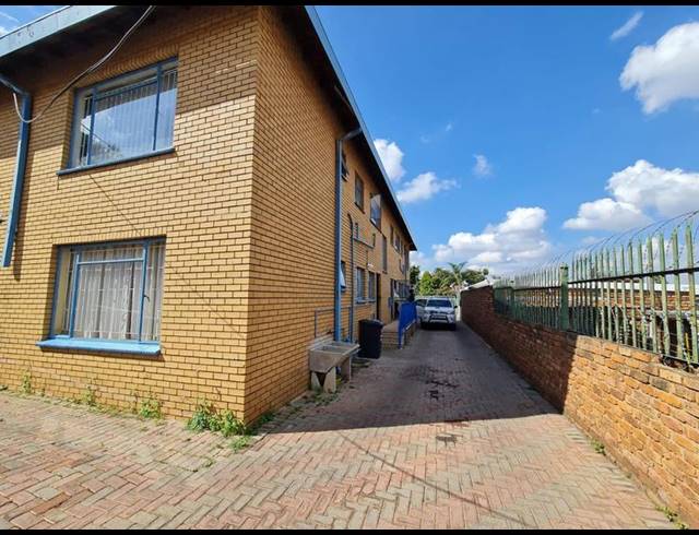 18 BEDROOM COMPLEX FOR SALE IN LAUDIUM